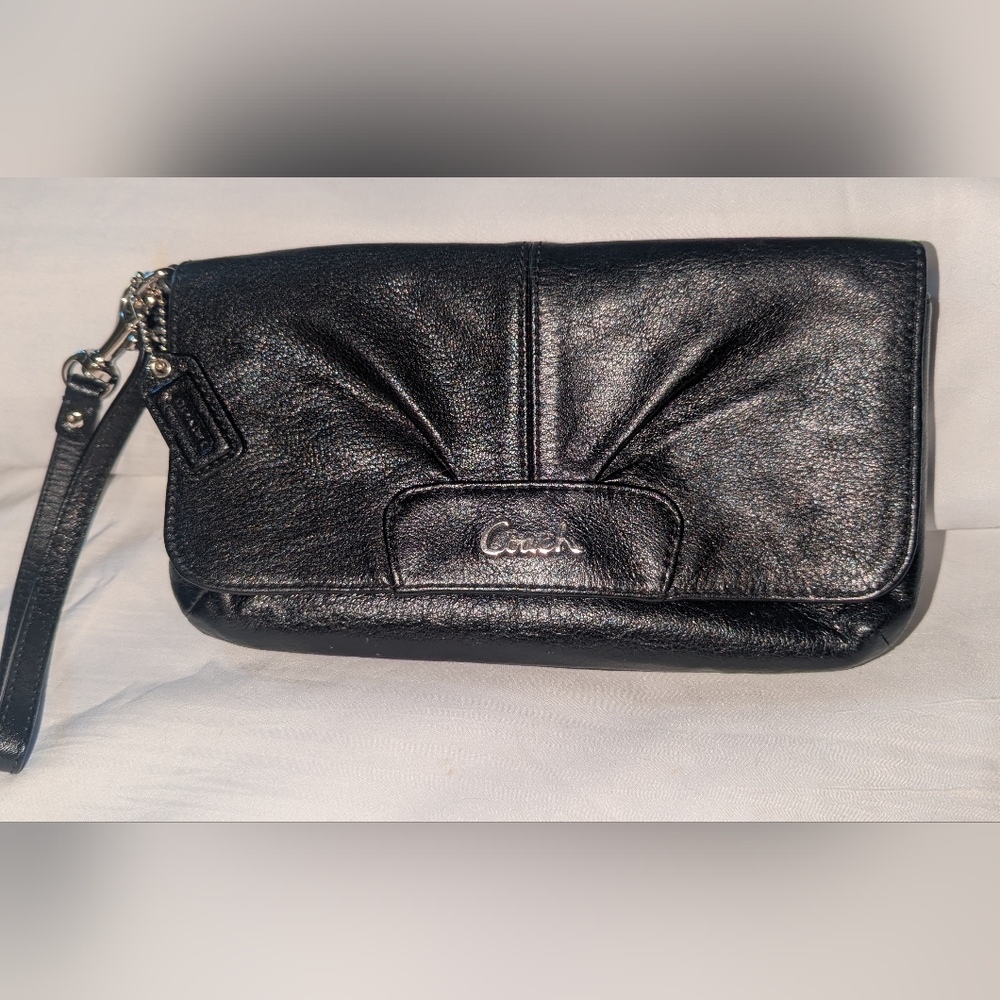 Coach Vintage Y2K Ashley Pleated Wristlet Handbag . F45981